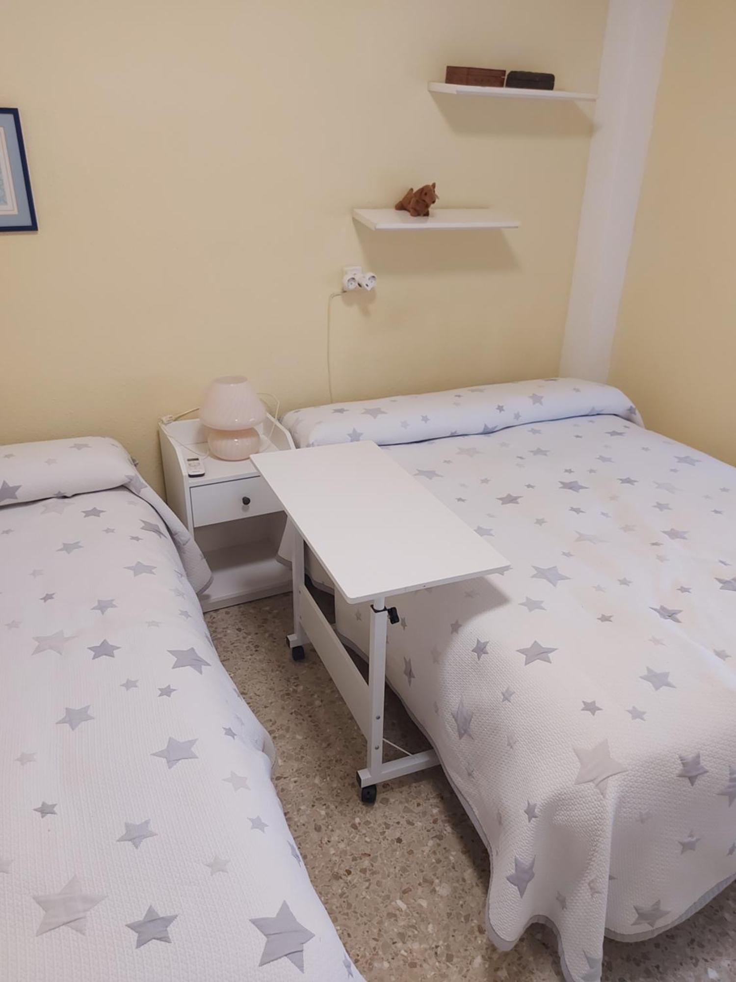 Habitación Triple Con Aire Acondicionado * Valencia
